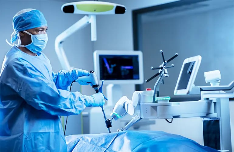 ការច្នៃប្រឌិតថ្មីបំផុតក្នុងការវះកាត់ខួរក្បាល និងឆ្អឹងខ្នង