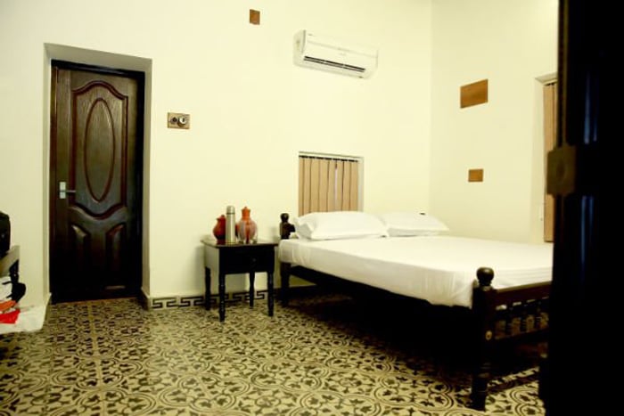 SUPERIOR ROOM